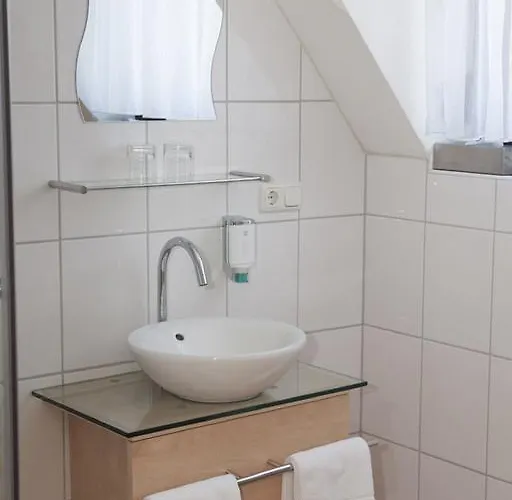 & Restaurant Bienefeld 科尔申布罗赫